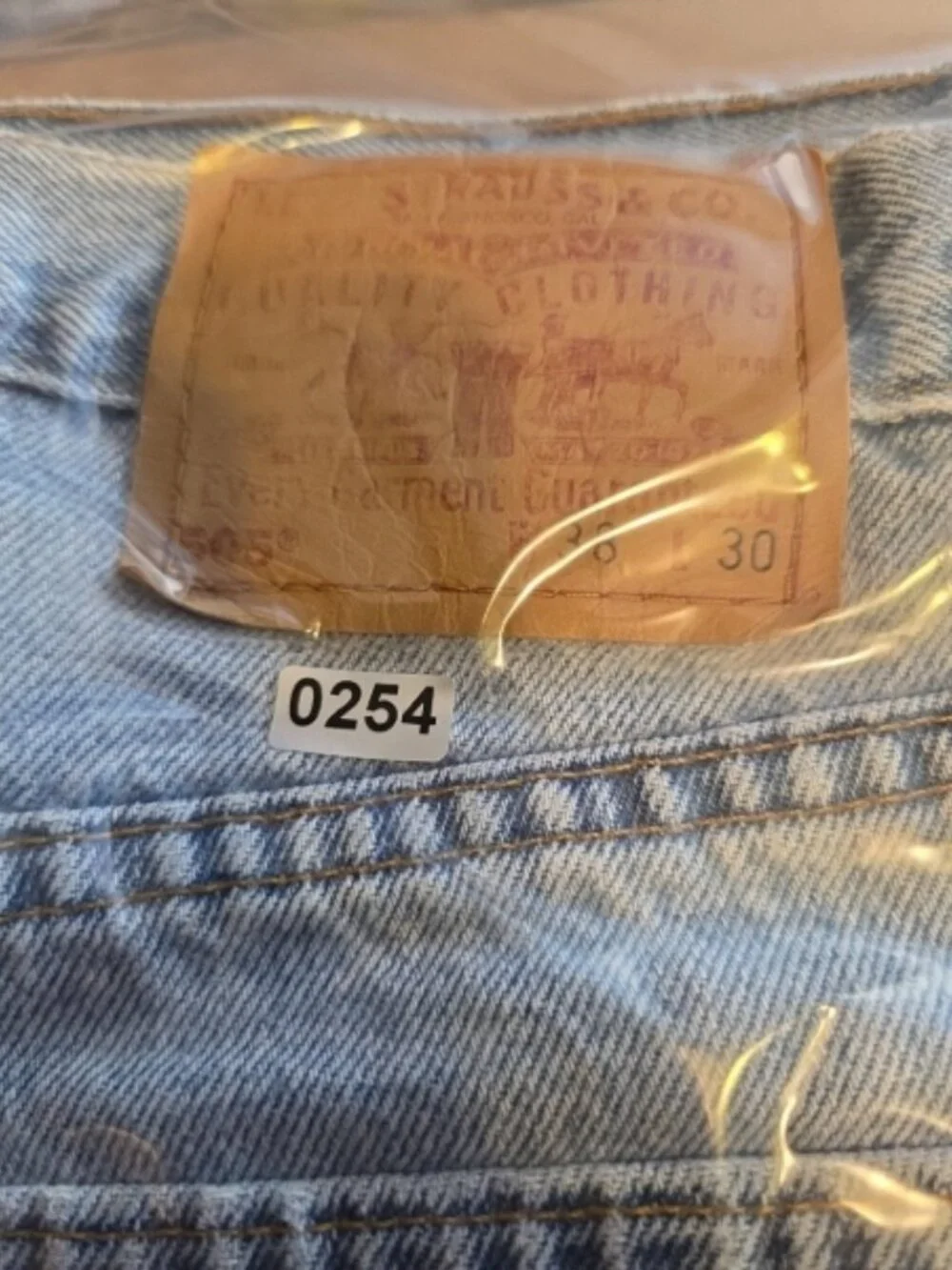 Levi’s 505 Regular Fit Straight Leg Jeans – Light Wash – Men’s W38 L30
